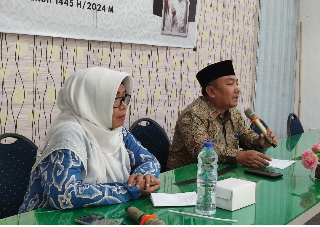 Pesan Kepala Kemenag Kota Cirebon pada Karom dan Karu Haji : Pahami perbedaan Bahasa dan Budaya