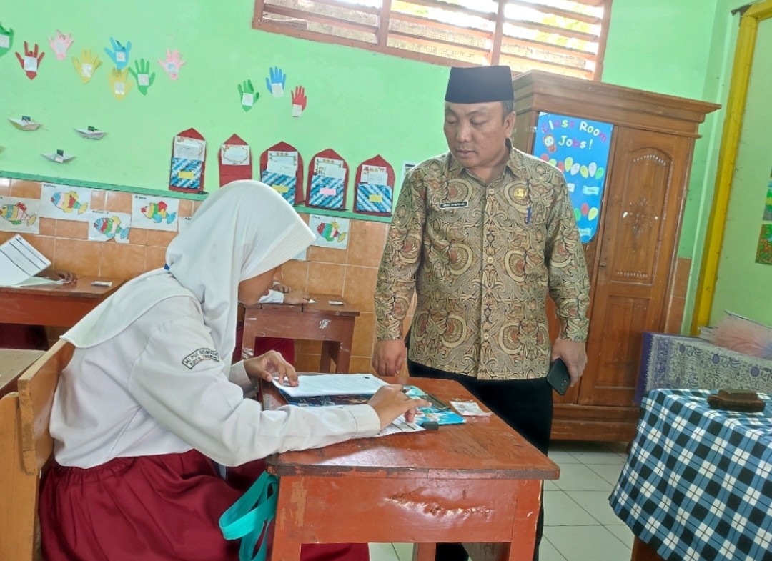 Siswa MI PUI Siti Mulya Diasesmen, Kepala Kemenag Kota Cirebon : Kerjakan dengan Teliti